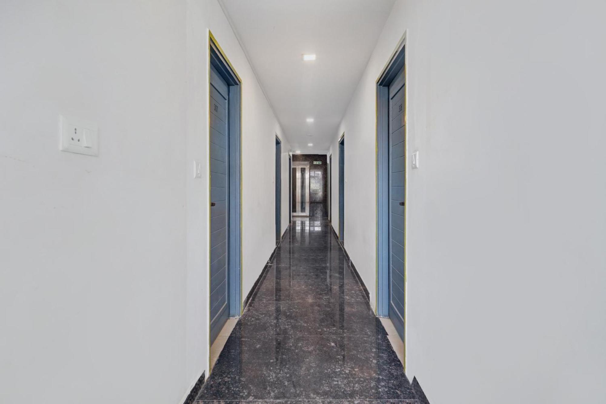 Hotel Super Capital O Qualia Gachibowli Hyderabad Esterno foto